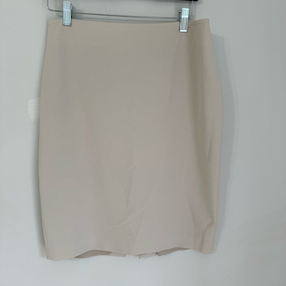 St. John beige pencil skirt size 6